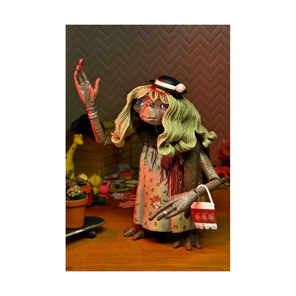 Neca - E.T. The Extra Terrestrial - Ultimate Dress Up E.T.