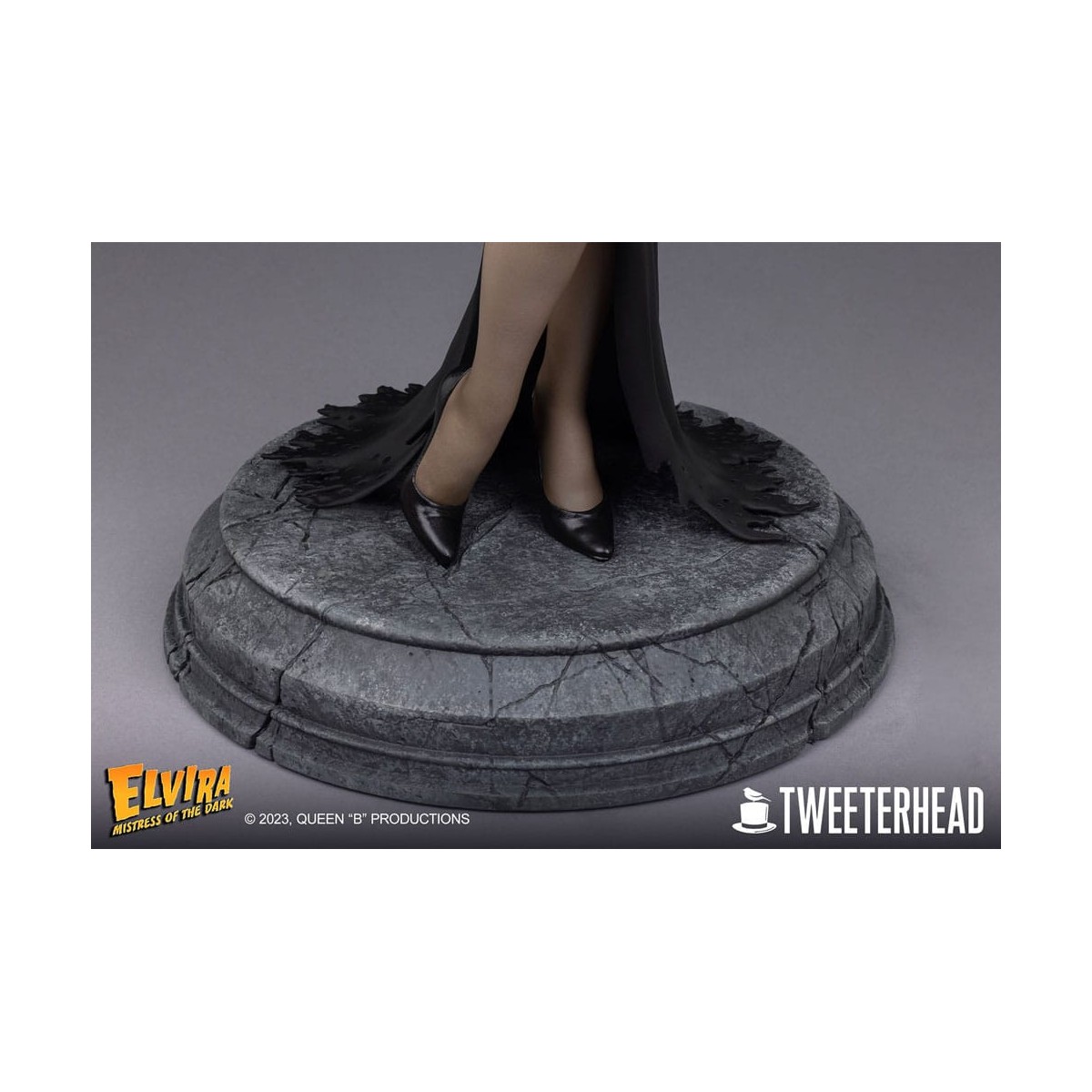Tweeterhead - Elvira: Mistress of the Dark Statue 1/4