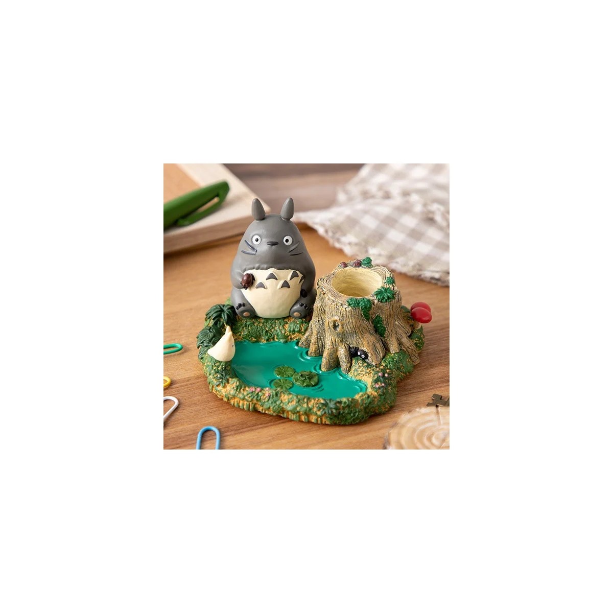 Ensky - Bleistifttopf Totoro am Ufer des Teichs - Mein Nachbar Totoro - Maison Ghibli