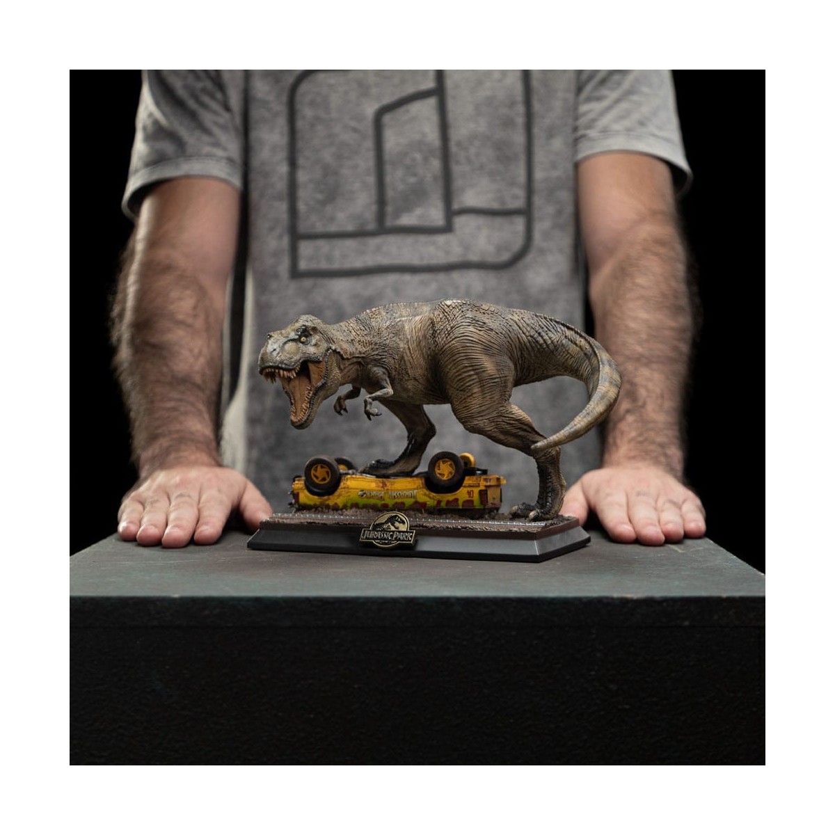 Iron Studios - T-Rex Attack - Jurassic Park Icons