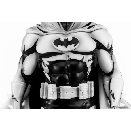 Pure Arts - PX Statuette - Batman Black & White Version 1/8
