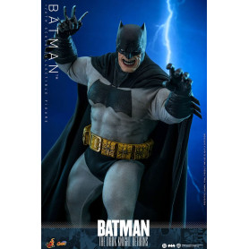 Hot Toys - BATMAN - Batman: The Dark Knight Returns Comic Masterpiece 1/6