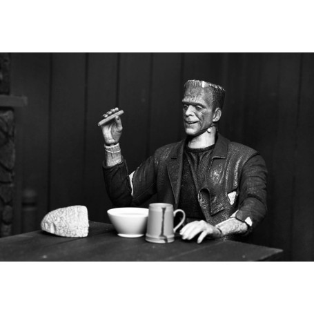 NECA - Ultimate Frankenstein's Monster (Bride of Frankenstein) Black & White Version - Universal Monsters