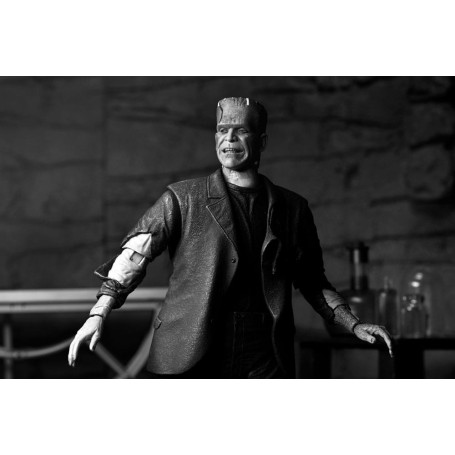NECA - Ultimate Frankenstein's Monster (Bride of Frankenstein) Black & White Version - Universal Monsters