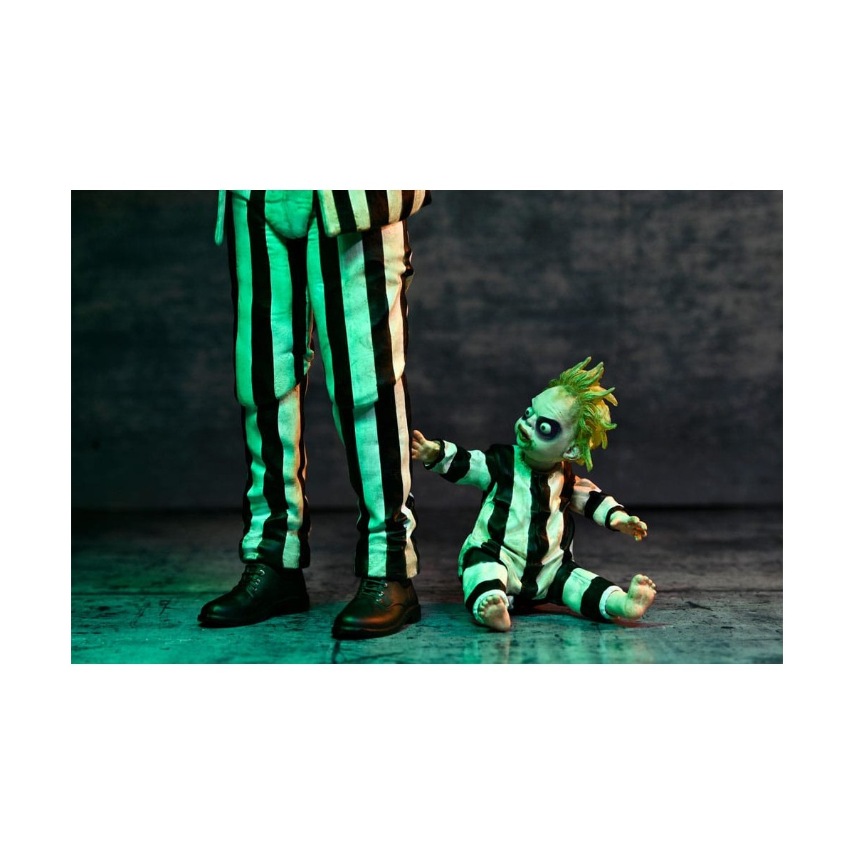 Neca BeetleJuice Beetlejuice - Ultimate Striped Suit Beetlejuice