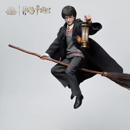 INART - Harry Potter 1/6 Scale Collectible Figure - Standard Version