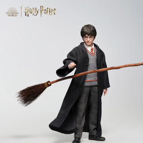INART - Harry Potter 1/6 Scale Collectible Figure - Standard Version