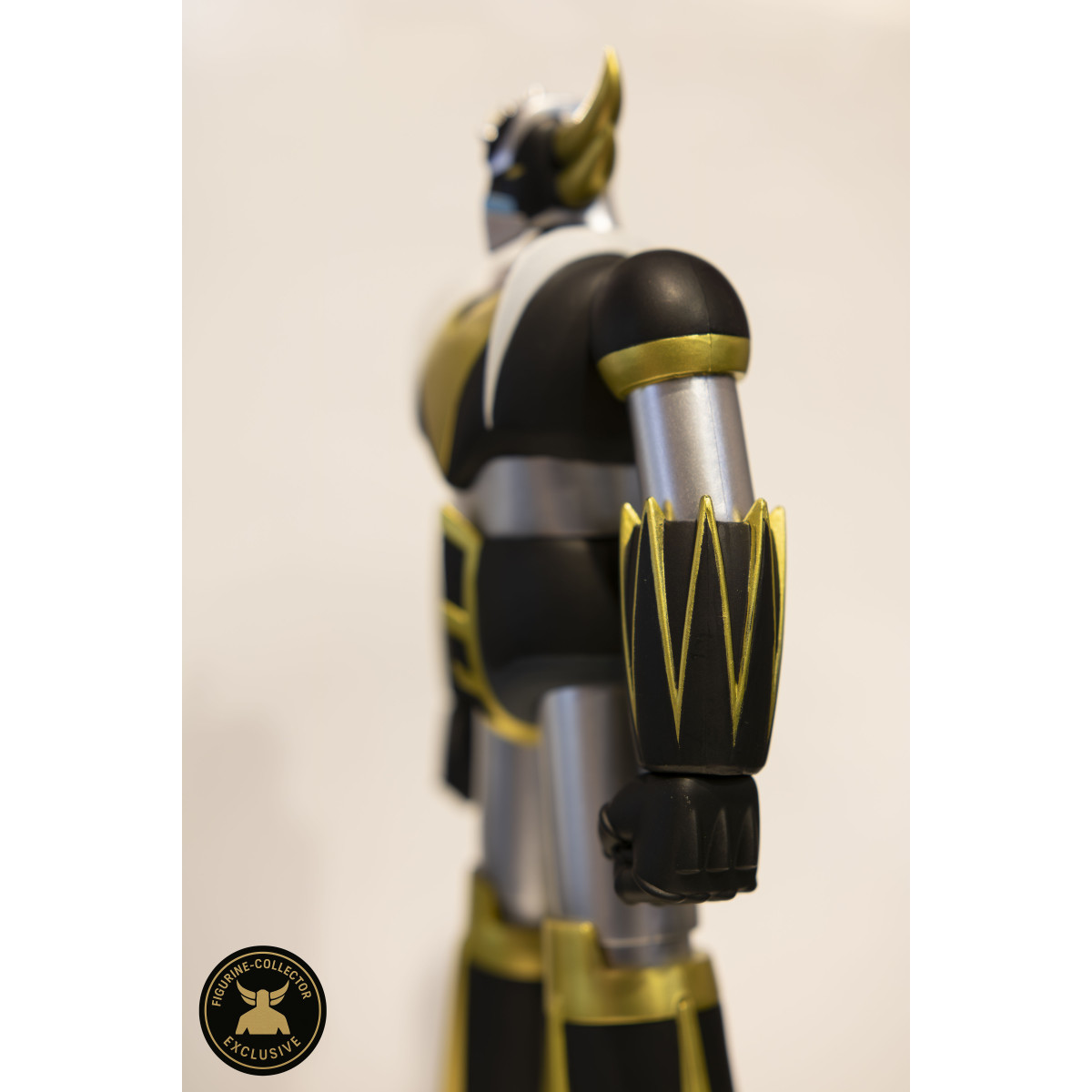 HL Pro - Grendizer Black & Gold Exclusive Figurine-Collector - Jumbo Machinder - Shogun Warrior Ufo Robot Grendizer