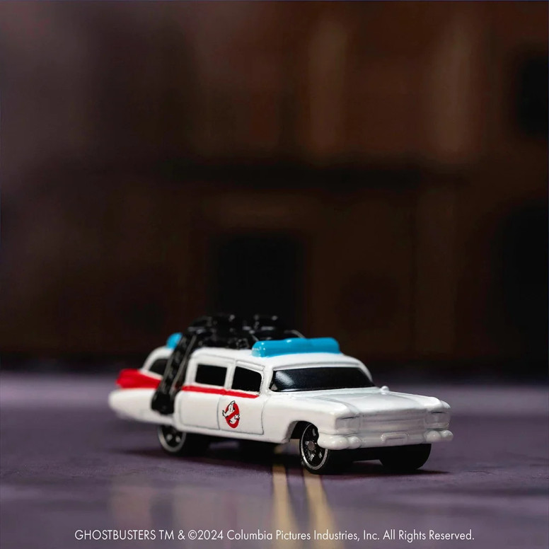 Jada Toys - Ghostbusters Stay Puft Marshmallow Mann mit Cadillac Ecto-1 - Nano Scene 1/64