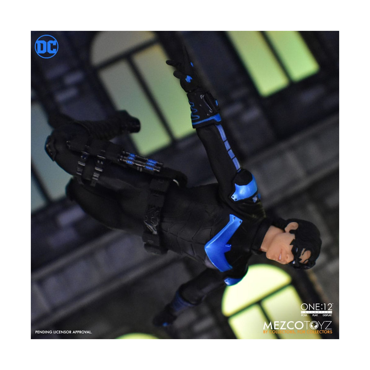 Mezco One 12 - NIGHTWING - DC Comics