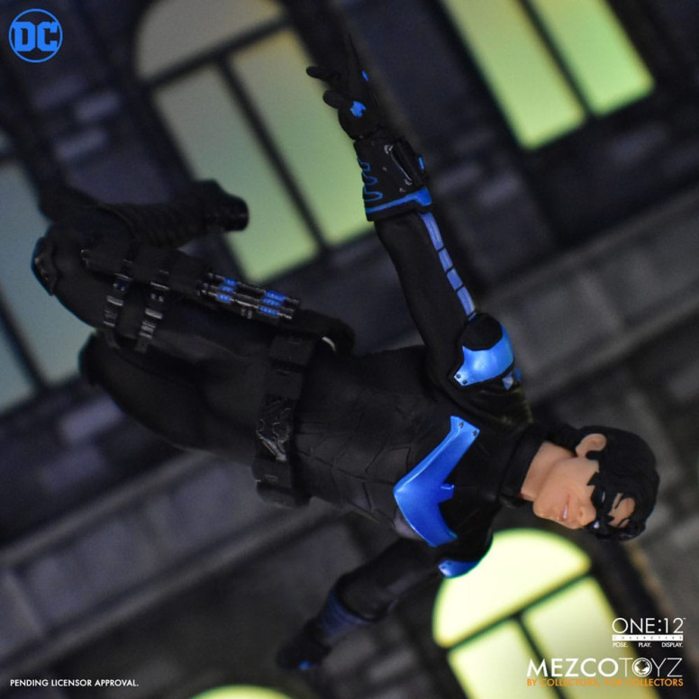 Mezco One 12 - NIGHTWING - DC Comics