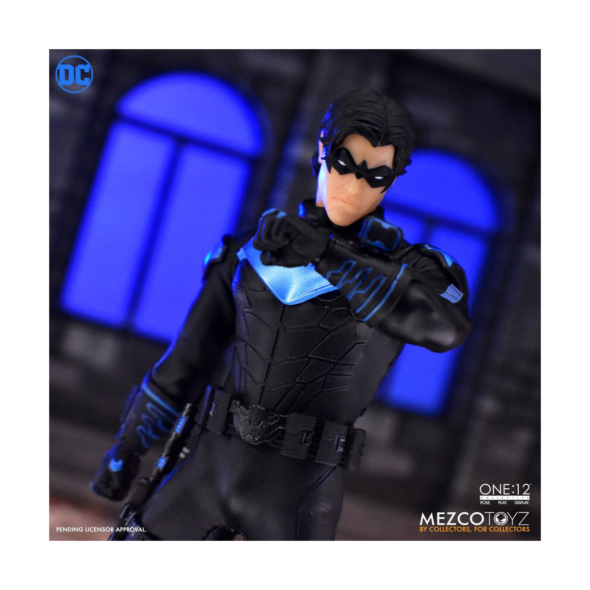 Mezco One 12 - NIGHTWING - DC Comics