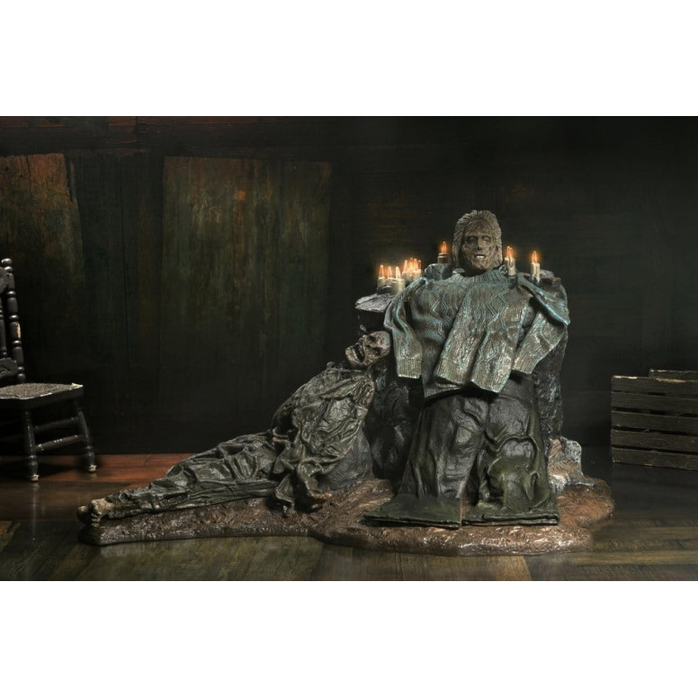 Neca Friday the 13th: The Game - Pamela Shrine Diorama