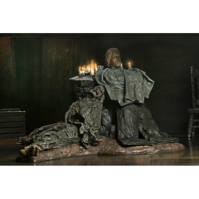 Neca Friday the 13th: The Game - Pamela Shrine Diorama