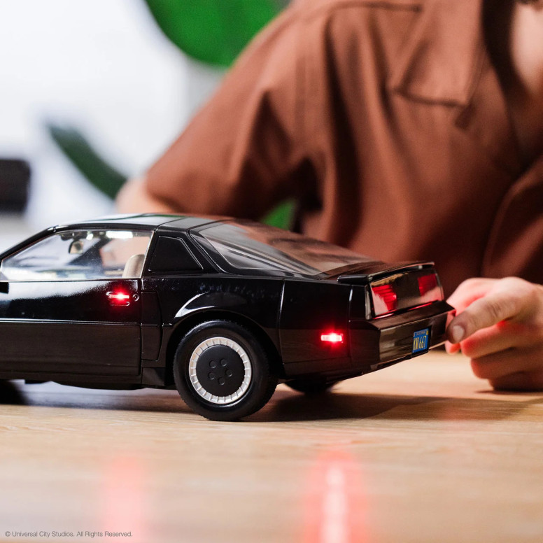 Takara Tomy – Knight Rider K2000 – Die-Cast- K.I.T.T, Maßstab 1:10