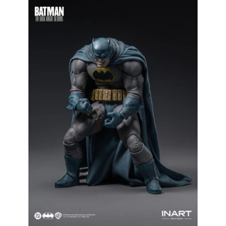 INART – Batman: The Dark Knight Returns – Batman (blauer Anzug) – Figur im Maßstab 1:12