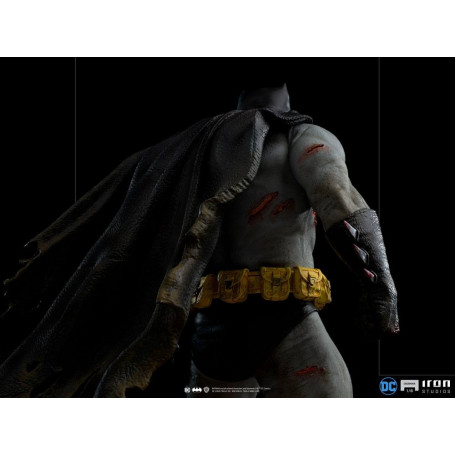 Iron Studios - Batman: Diorama des Dunklen Ritters 1/6