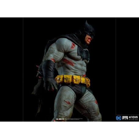 Iron Studios - Batman: Diorama des Dunklen Ritters 1/6