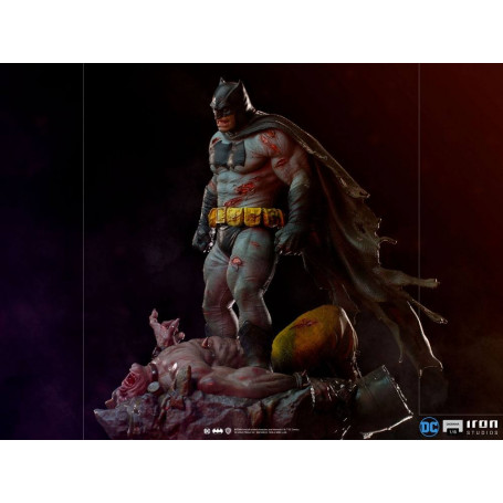 Iron Studios - Batman: Diorama des Dunklen Ritters 1/6