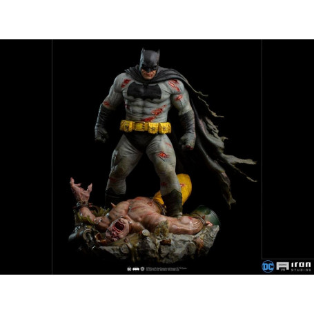 Iron Studios - Batman: Diorama des Dunklen Ritters 1/6