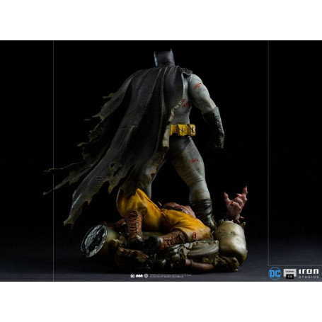 Iron Studios - Batman: Diorama des Dunklen Ritters 1/6