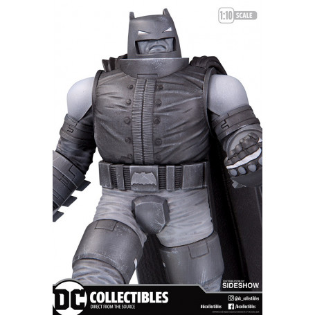 DC Direct Armored Batman Schwarz-Weiß-Statue von Frank Miller