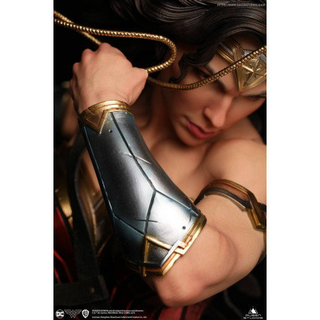 Queen Studios - 1/4 The Dark Knight Heat Ledger Joker Standard Version.