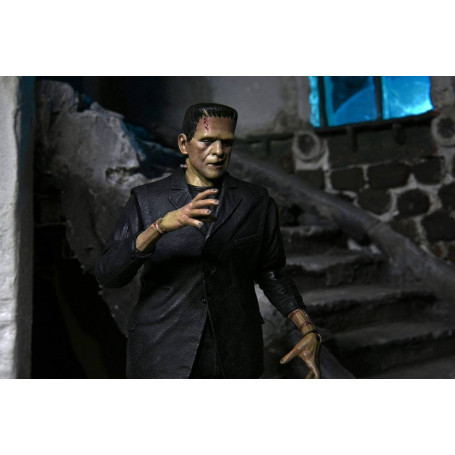 NECA - Ultimate Frankensteins Monster Farbversion - Universal Monsters