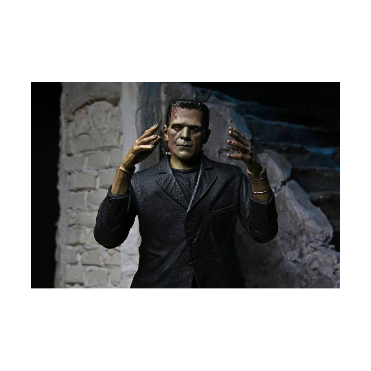 NECA - Ultimate Frankensteins Monster Farbversion - Universal Monsters