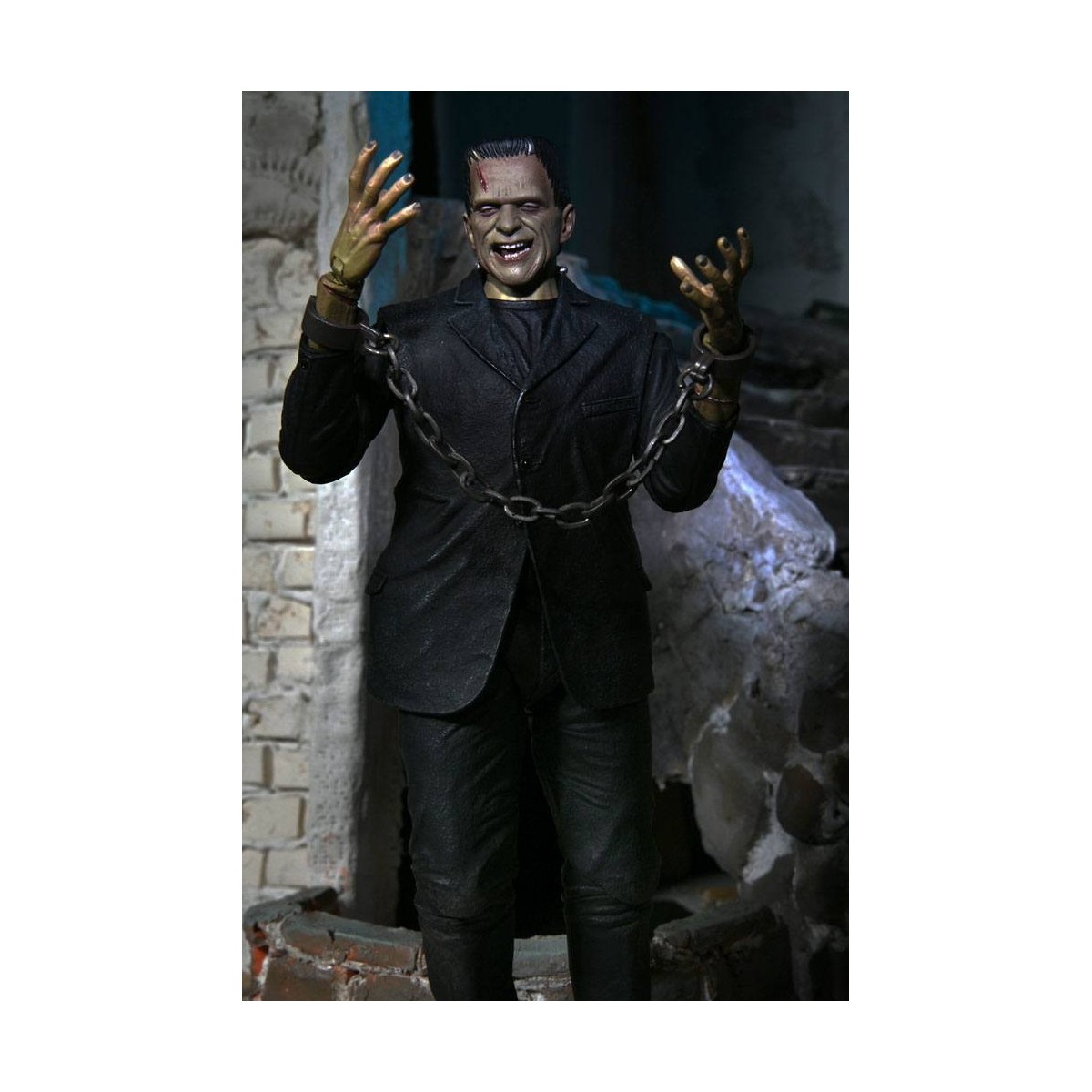 NECA - Ultimate Frankensteins Monster Farbversion - Universal Monsters