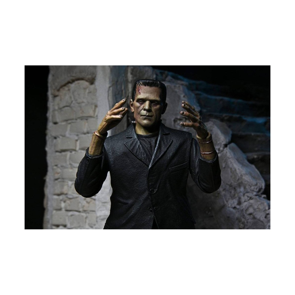 NECA - Ultimate Frankensteins Monster Farbversion - Universal Monsters