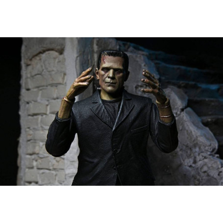 NECA - Ultimate Frankensteins Monster Farbversion - Universal Monsters