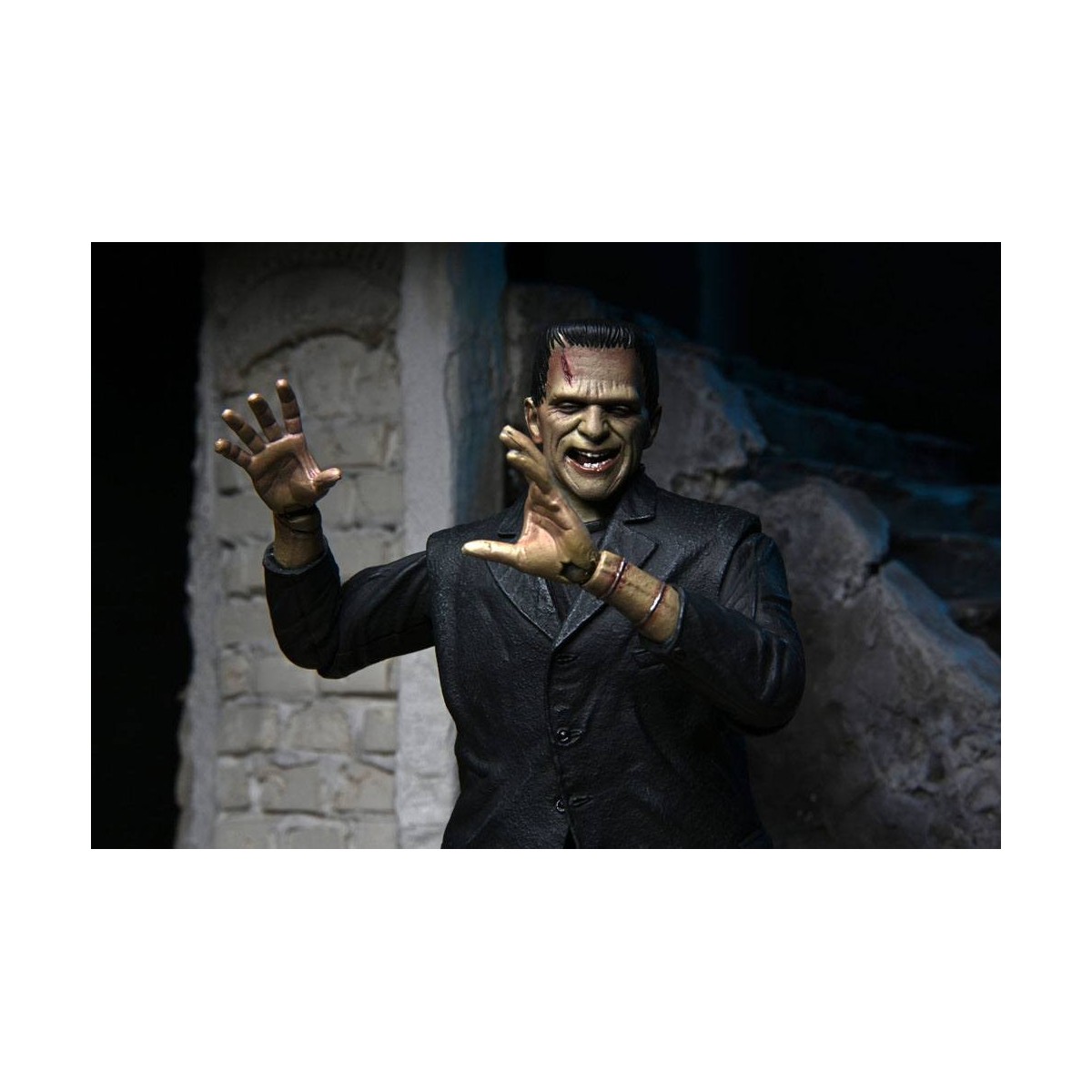 NECA - Ultimate Frankensteins Monster Farbversion - Universal Monsters