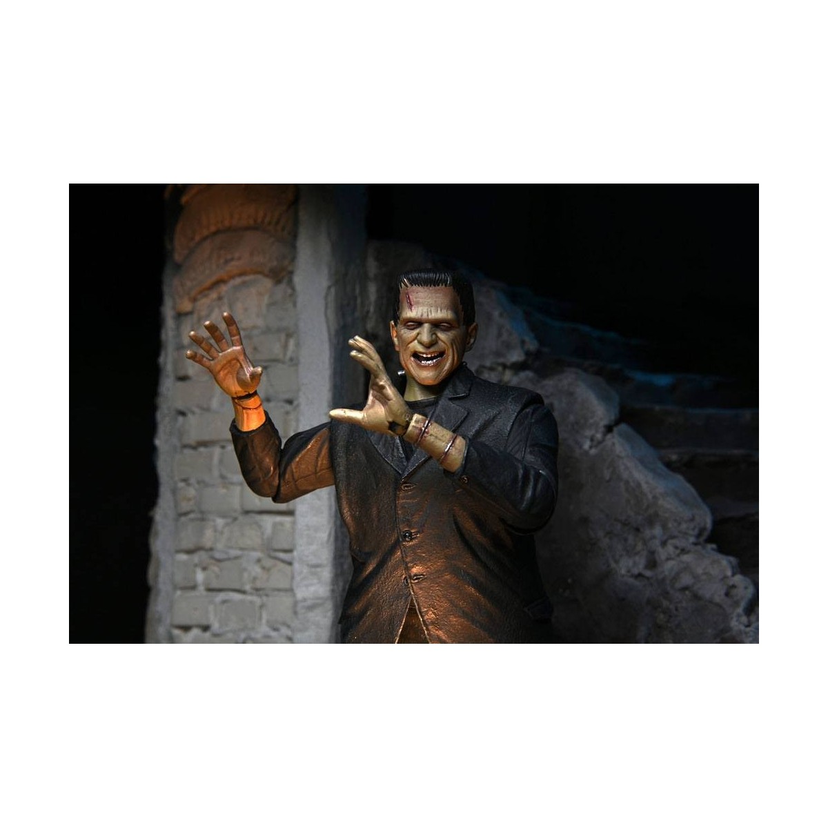 NECA - Ultimate Frankensteins Monster Farbversion - Universal Monsters
