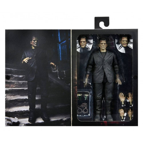 NECA - Ultimate Frankensteins Monster Farbversion - Universal Monsters