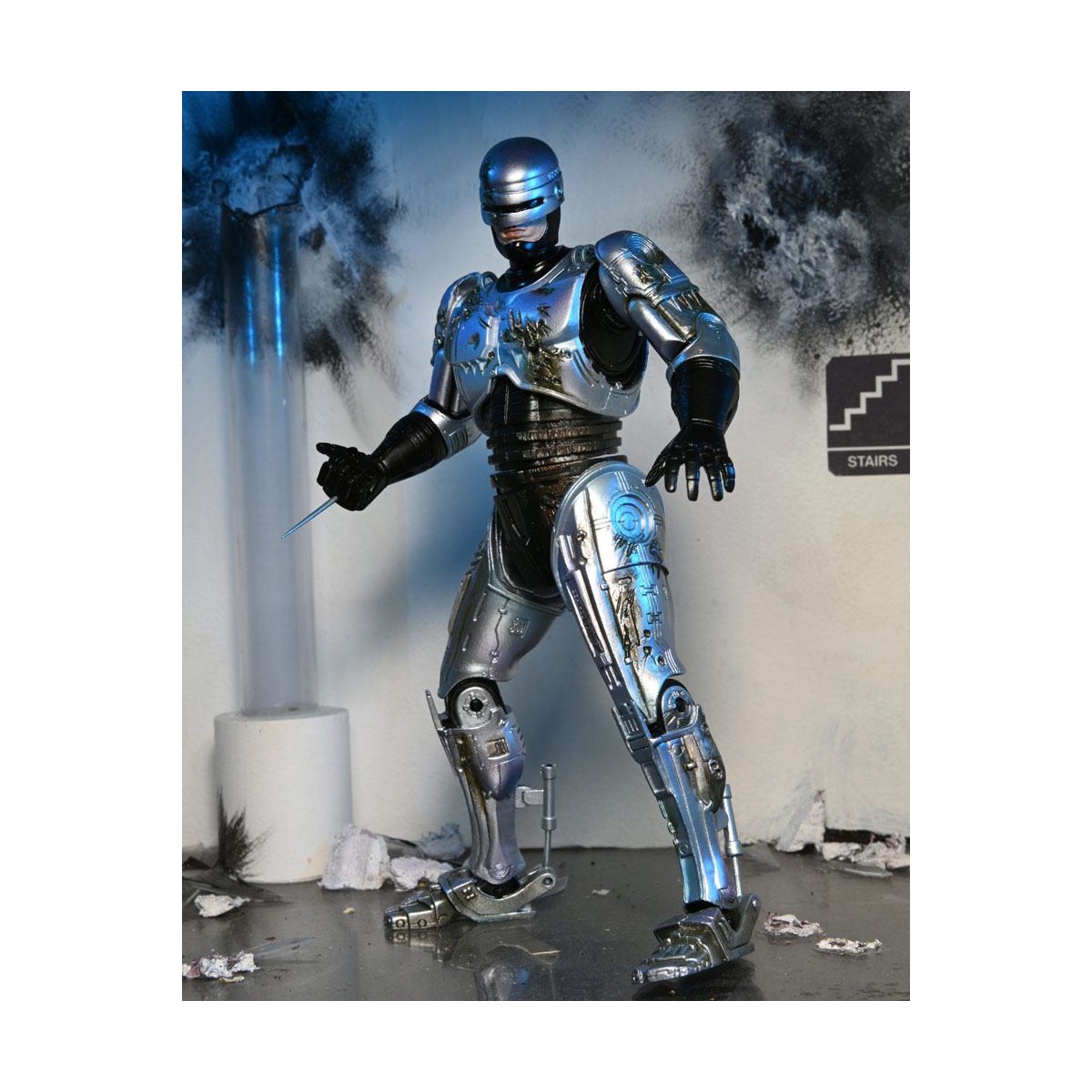 Neca - RoboCop - Ultimate Battle Beschädigter RoboCop mit Stuhl