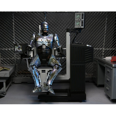 Neca - RoboCop - Ultimate Battle Beschädigter RoboCop mit Stuhl