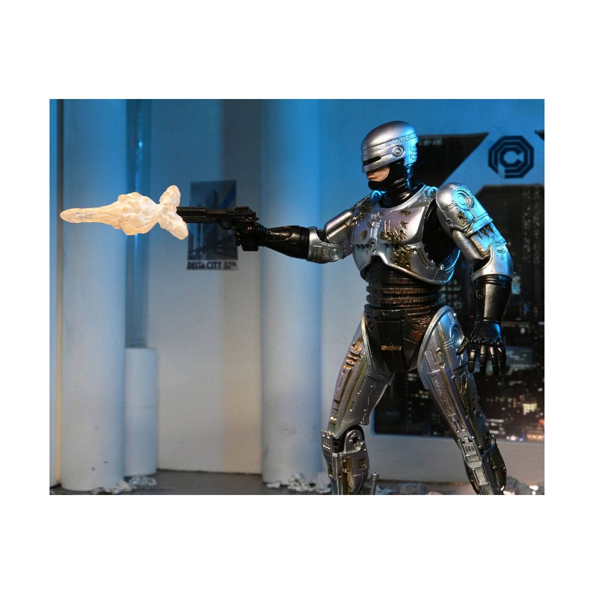 Neca - RoboCop - Ultimate Battle Beschädigter RoboCop mit Stuhl