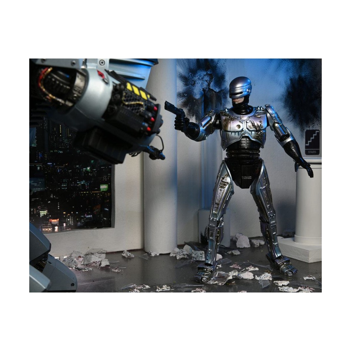 Neca - RoboCop - Ultimate Battle Beschädigter RoboCop mit Stuhl