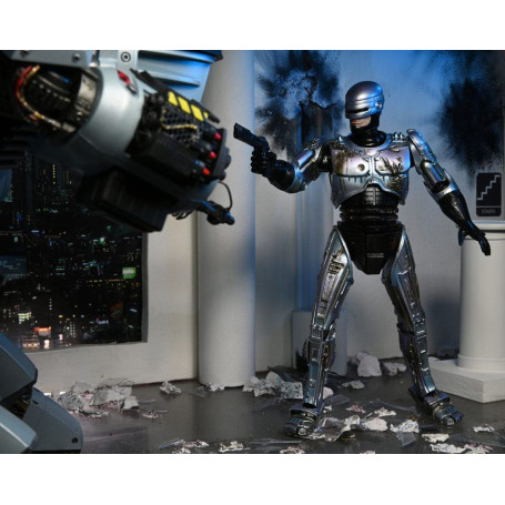 Neca - RoboCop - Ultimate Battle Beschädigter RoboCop mit Stuhl