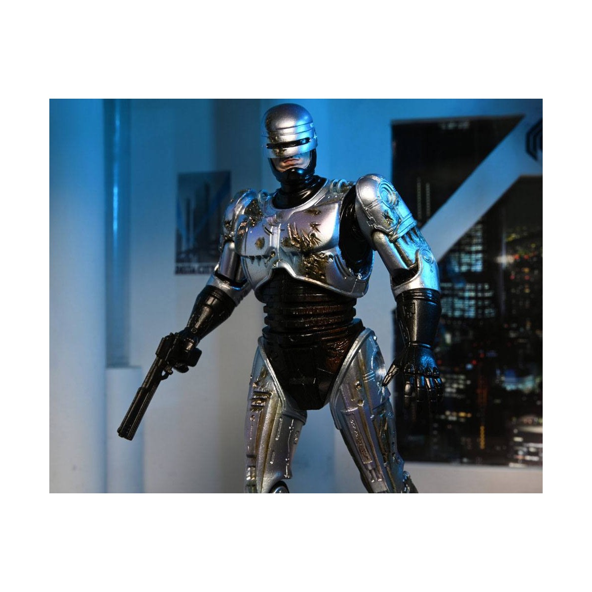 Neca - RoboCop - Ultimate Battle Beschädigter RoboCop mit Stuhl