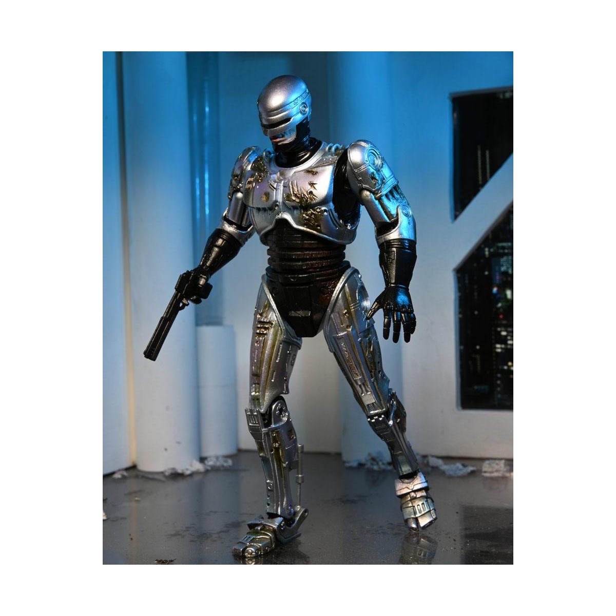 Neca - RoboCop - Ultimate Battle Beschädigter RoboCop mit Stuhl