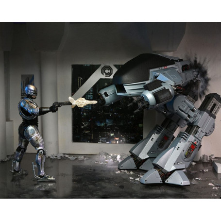 Neca - RoboCop - Ultimate Battle Beschädigter RoboCop mit Stuhl