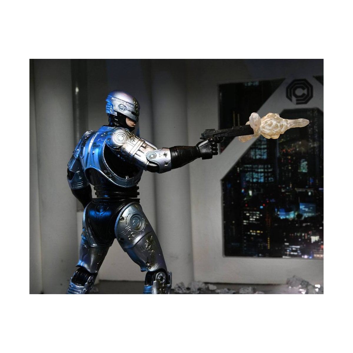 Neca - RoboCop - Ultimate Battle Beschädigter RoboCop mit Stuhl