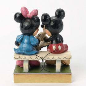 Enesco Disney Traditions - Mickey & Minnie blättern in einem Buch