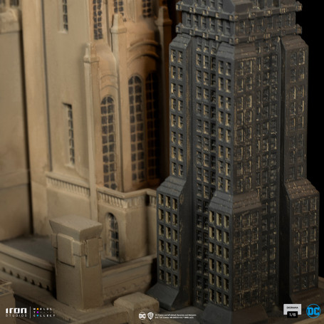Iron Studios - Superman und Loic Lane Diorama 1/6