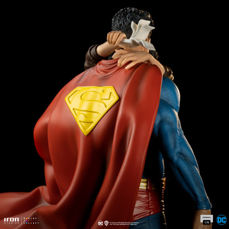 Iron Studios - Superman und Loic Lane Diorama 1/6