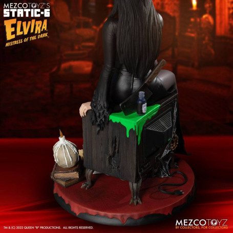 Mezco - Static 6 - Elvira Herrin der Finsternis 1/6 Statue