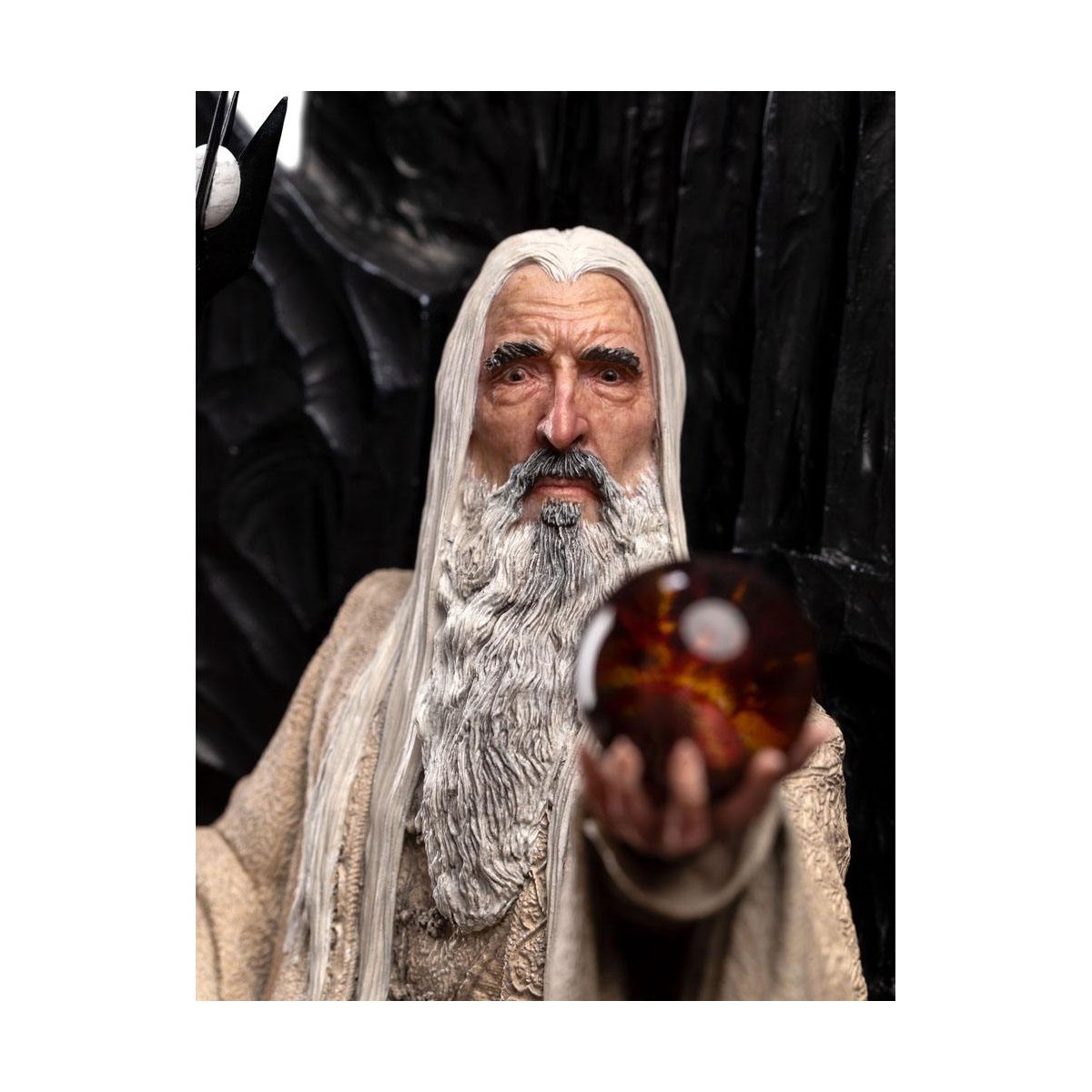 Weta - Der Herr der Ringe - Saruman the White on Throne Statue 1/6