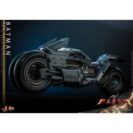 Hot Toys - DC Comics - Batman (Affleck) and Batcycle 1:6 Scale Figure Set The Flash - Movie Masterpiece 1/6